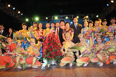 駐加爾各答總領(lǐng)館舉辦雜技演出活動