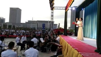 二赴白銀亦受群眾追捧  冒雨觀看彰顯市場熱度——甘肅秦腔藝術(shù)劇院二赴白銀市白銀區(qū)演出取得圓滿成功