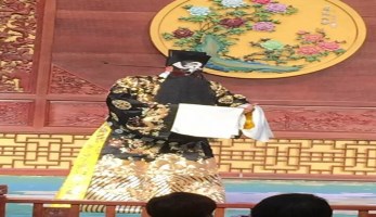 甘、青京劇院聯(lián)合演出《遇后?龍袍》