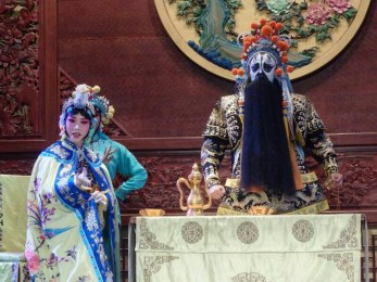 東風(fēng)劇院演出京劇傳統(tǒng)戲《哭靈》、《秦瓊觀陣》、《霸王別姬》