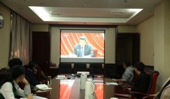 甘肅演藝集團(tuán)組織觀看專題片《永遠(yuǎn)在路上》