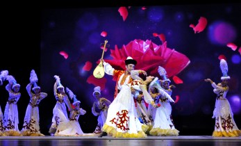 迎絲路盛會、賞河州牡丹——第二屆河州牡丹文化節(jié)開幕式文藝演出《河州盛開牡丹花》在臨夏大劇院隆重啟幕