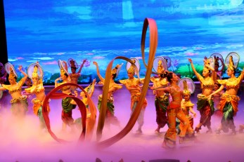 中國經(jīng)典舞劇《絲路花雨》赴隴西演出好評如潮