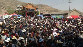 甘肅省隴劇院赴甘谷縣大莊鎮(zhèn)開展“我們的中國夢(mèng)”——文化進(jìn)萬家暨隴原“紅色文藝輕騎兵”惠民演出