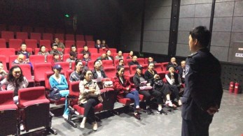 甘肅省話劇院全體職工認(rèn)真學(xué)習(xí)消防安全知識(shí)