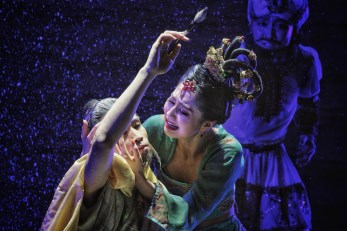 教育部、文化和旅游部、財(cái)政部高雅藝術(shù)進(jìn)校園——中國(guó)經(jīng)典舞劇《絲路花雨》與重慶高校師生如約而至