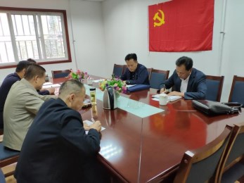 甘肅演藝集團(tuán)副總經(jīng)理龍富國(guó)赴甘肅省舞臺(tái)美術(shù)工廠(chǎng)調(diào)研指導(dǎo)工作