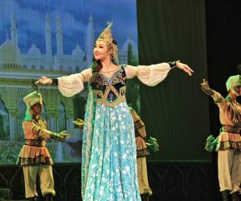 教育部、文化和旅游部、財政部2019年高雅藝術(shù)進校園——中國經(jīng)典舞劇《絲路花雨》濟南站演出圓滿落幕