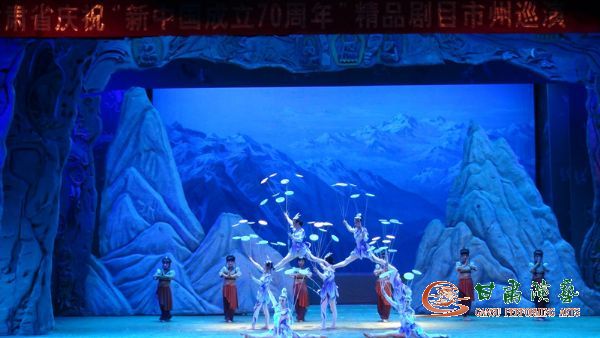 大型雜技歌舞劇《敦煌神女》圓滿完成甘肅省慶?！靶轮袊?guó)成立70周年”全省市州精品劇目敦煌站演出任務(wù)