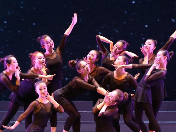 梅花香自苦寒來，寶劍鋒從磨礪出——甘肅演藝集團歌舞劇院絲路花雨少兒藝術培訓中心業(yè)務大練兵成果匯報展示完美呈現(xiàn)