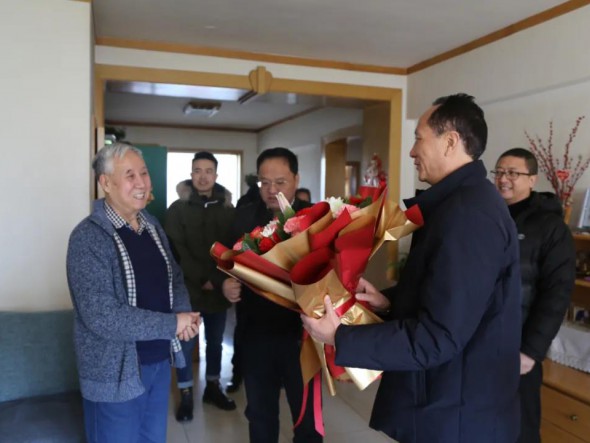 致一聲問候 · 送一片祝?！拭C演藝集團歌舞劇院開展新春走訪慰問活動