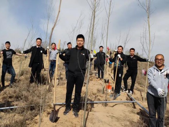 弘揚(yáng)雷鋒精神　共建綠色家園——甘肅演藝集團(tuán)歌舞劇院黨總支開(kāi)展“學(xué)習(xí)雷鋒、植樹(shù)造林、綠化家園”主題黨日活動(dòng)