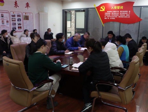 集團(tuán)黨委委員、副總經(jīng)理、財(cái)務(wù)總監(jiān)張國(guó)偉到秦劇團(tuán)開(kāi)展十九屆六中全會(huì)精神黨課宣講