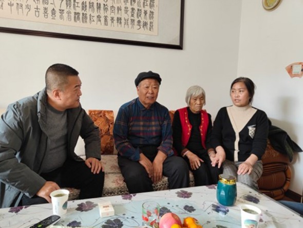 甘肅演藝集團(tuán)秦腔藝術(shù)劇院走訪(fǎng)慰問(wèn)困難職工