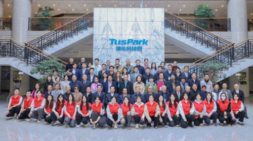 “百師進(jìn)百?！比衩烙l(fā)展研討會(huì)暨“敦煌銀齡美育星光盛典”啟動(dòng)儀式在北京成功舉辦